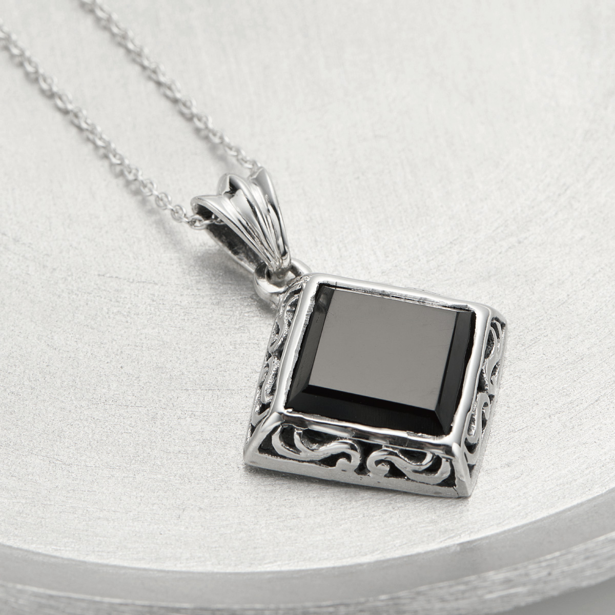 MISSOMA◇オニキス スクエア ネックレス シルバー【送料関税込】 MISSOMA◇オニキス スクエア ネックレス シルバー【送料関税込