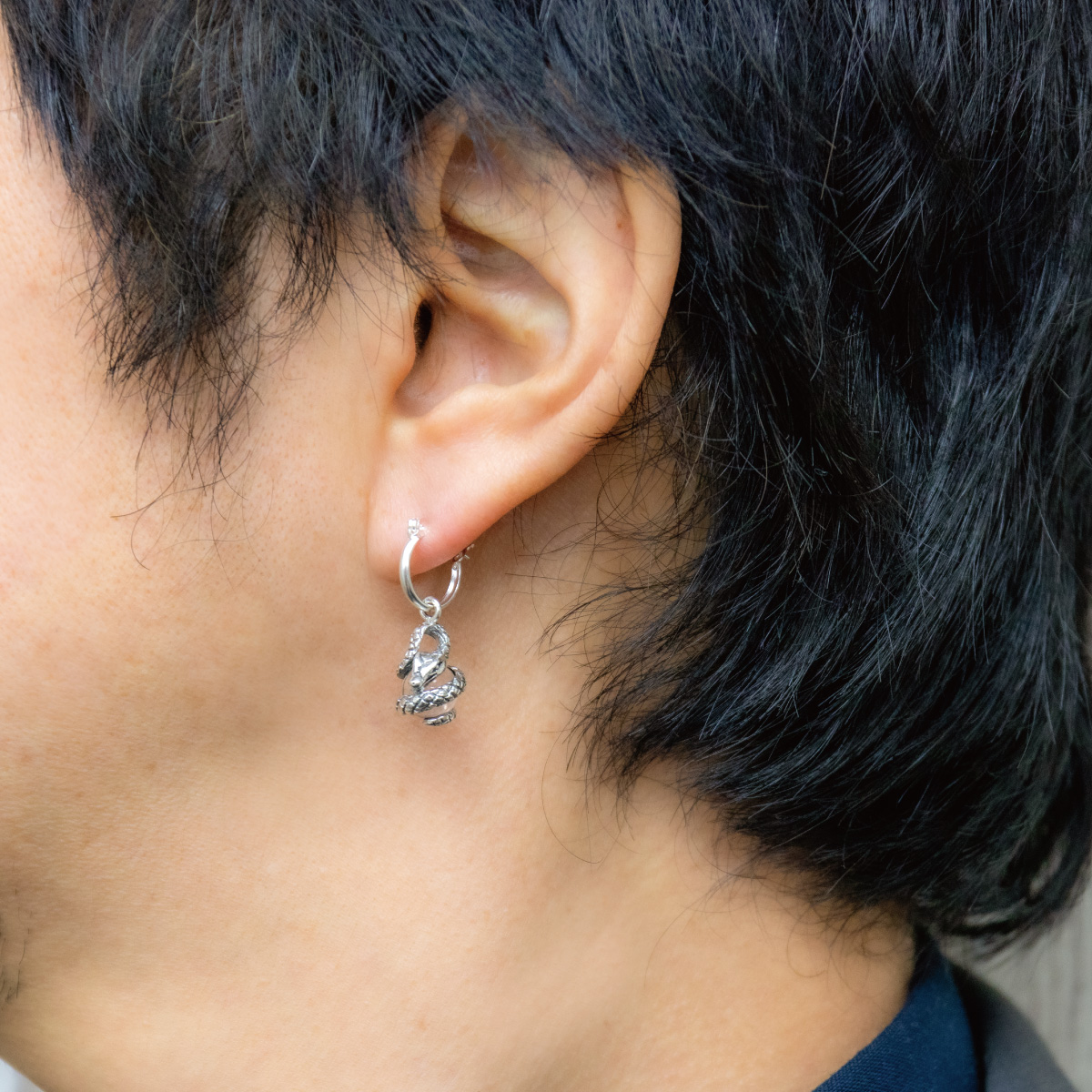 ピアス フープ メンズ レディース 両耳用 シルバー925 水晶 蛇 ヘビ 動物 爬虫類 スネーク 揺れる お肌に優しい 金属アレルギー対応  爆買の画像