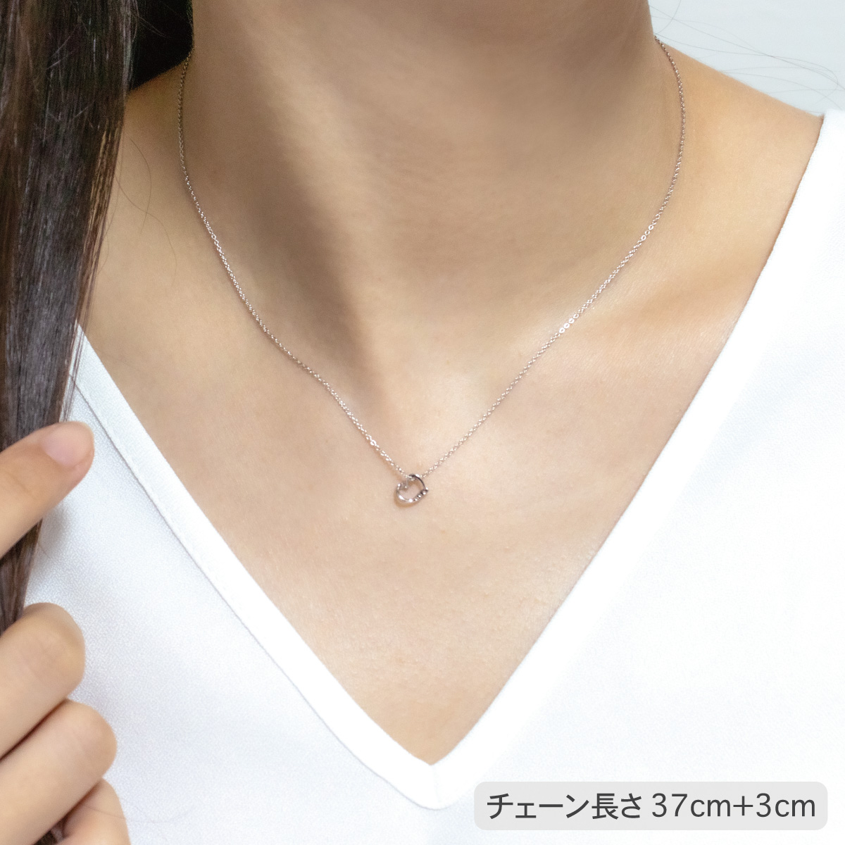 ネックレス ペンダント レディース シルバー925 キュービックジルコニア Cheri close to me 彫刻 刻印 オープンハート ハート型 ミニ 小さめ 金属アレルギー対応の画像
