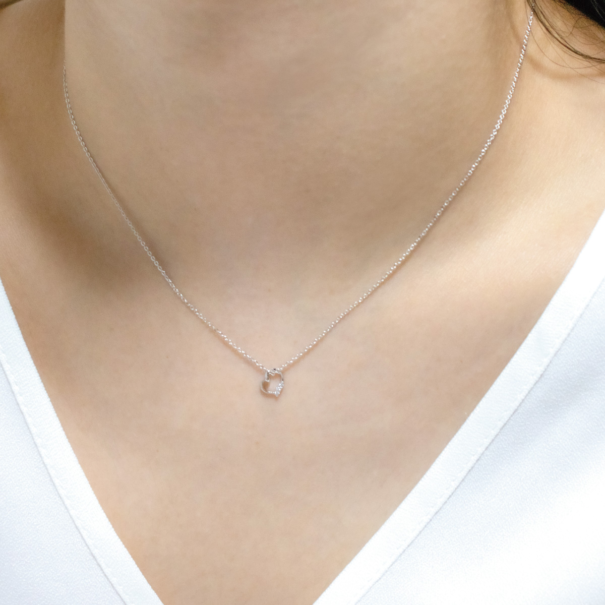 ネックレス ペンダント レディース シルバー925 キュービックジルコニア Cheri close to me 彫刻 刻印 オープンハート ハート型 ミニ 小さめ 金属アレルギー対応の画像