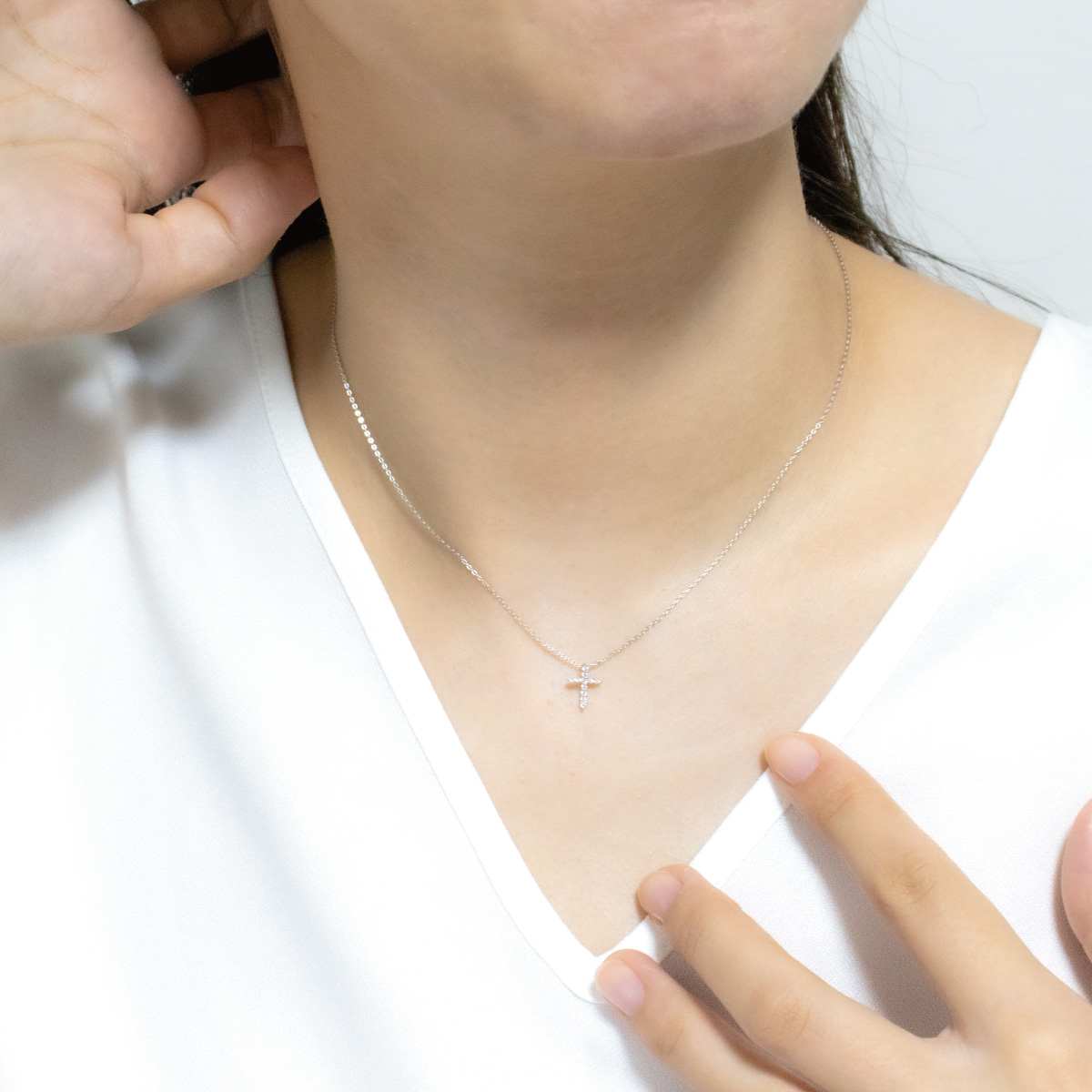 ネックレス ペンダント レディース シルバー925 キュービックジルコニア Cheri close to me 刻印 クロス パヴェ ミニ 金属アレルギー対応 彼女 爆買の画像