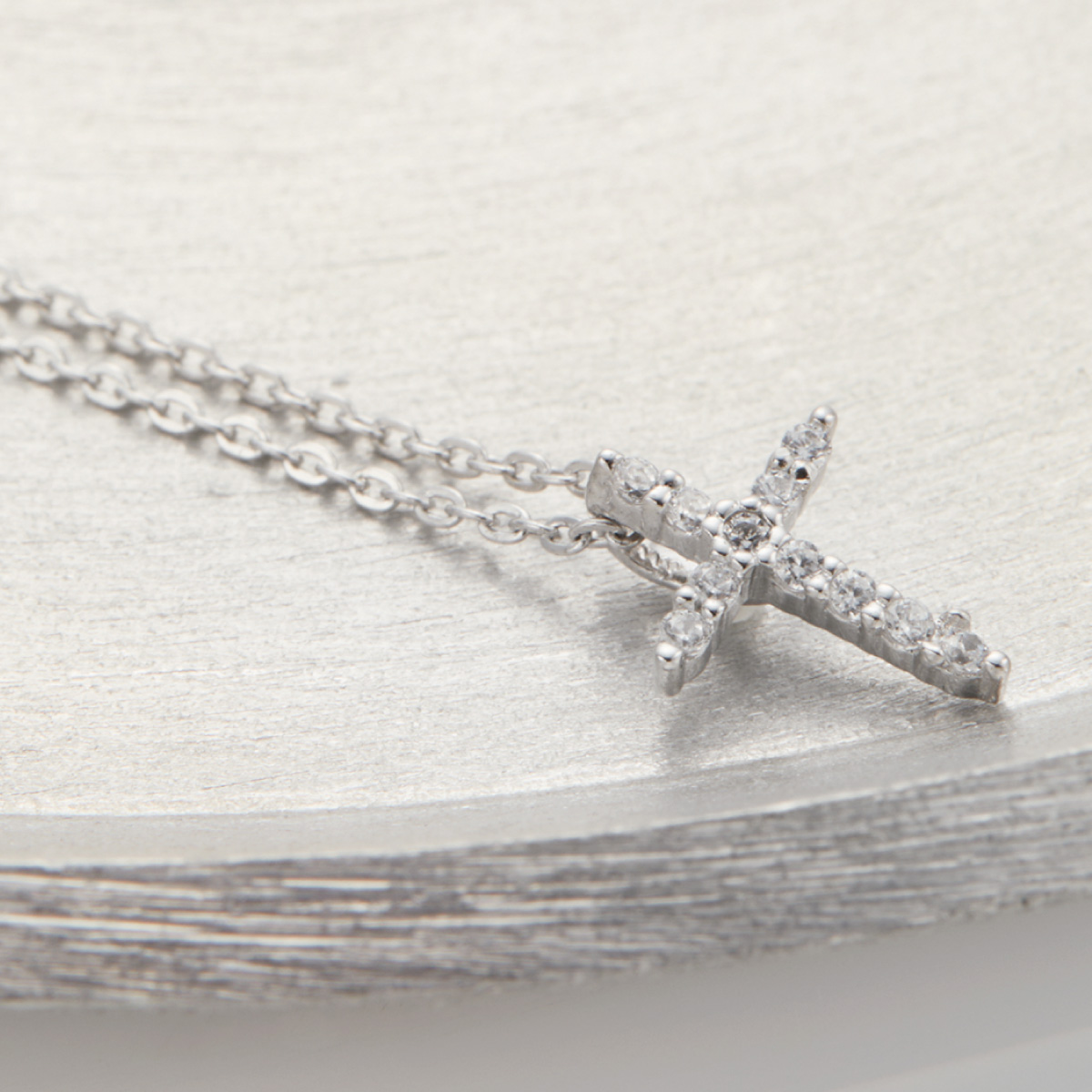 ネックレス ペンダント レディース シルバー925 キュービックジルコニア Cheri close to me 刻印 クロス パヴェ ミニ 金属アレルギー対応 彼女 爆買の画像