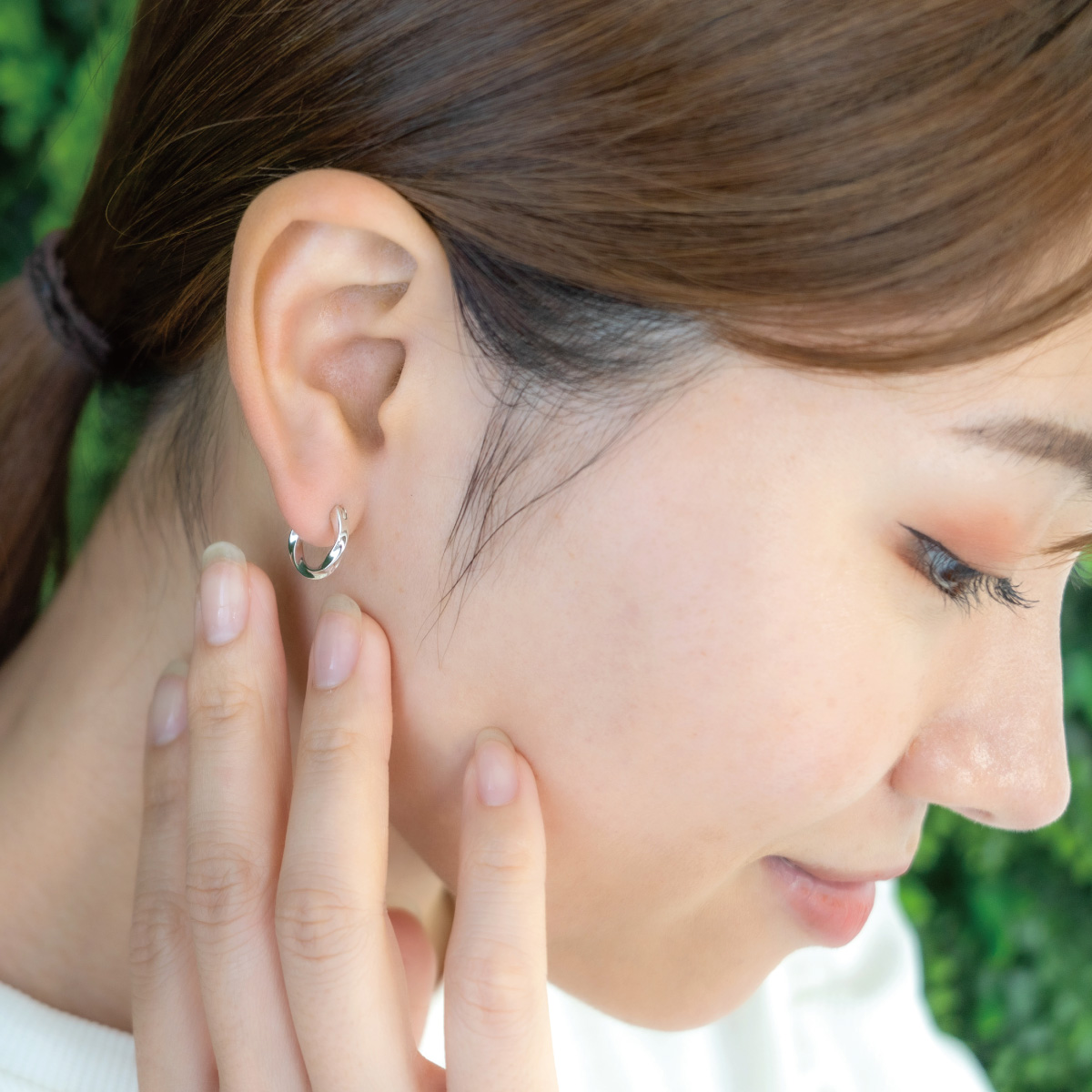 ピアス フープ レディース メンズ 刻印可能 片耳用 1個売り シルバー925 ひねり ツイスト 小さめ 小ぶり シンプル 上品 お揃い ペアにもの画像