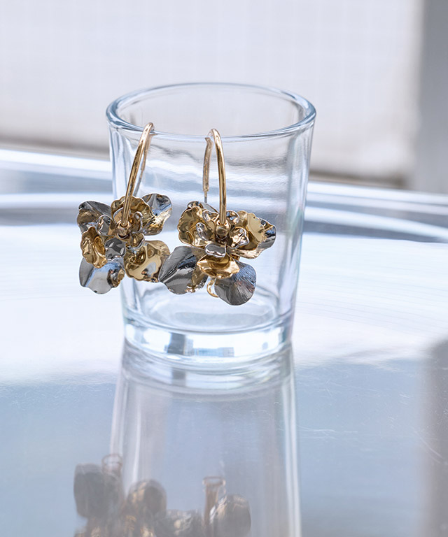 フラワーフープピアス