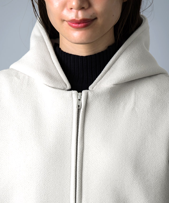 【超美品】MARENDONA フード付きジャケット ホワイト　レディース ショートダウンジャケット PUレザージャケット ショート ダウン