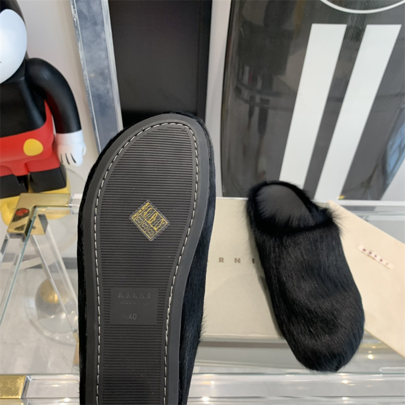 MARNI マルニ ブラック ロングヘアー カーフスキン製 サンダル MARNI(マルニ) ロングヘアーカーフスキン サボ ブラック