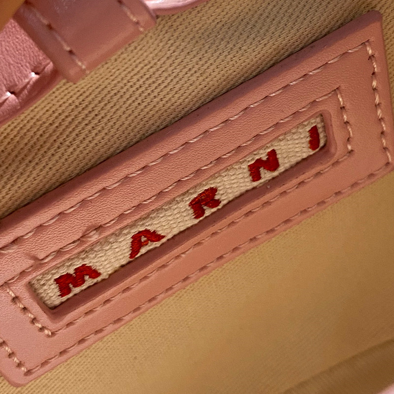 MARNI(マルニ) ピンク レザーとラフィアエフェクトファブリック