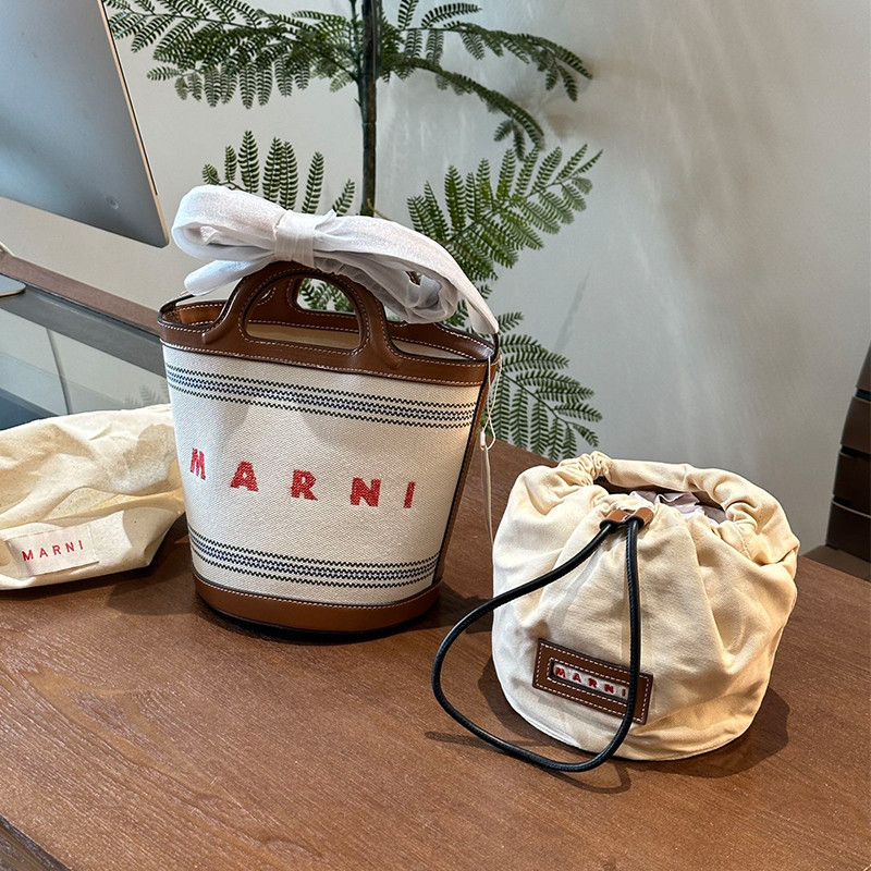 MARNI(マルニ) ホワイト ブラウン レザーとストライプキャンバス