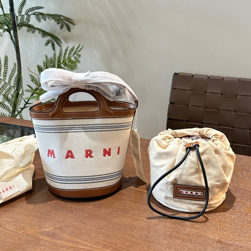MARNI(マルニ) ホワイト ブラウン レザーとストライプキャンバス