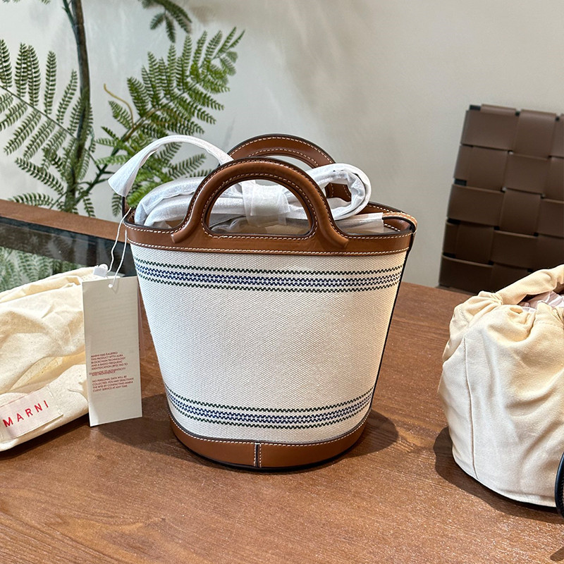 MARNI(マルニ) ホワイト ブラウン レザーとストライプキャンバス