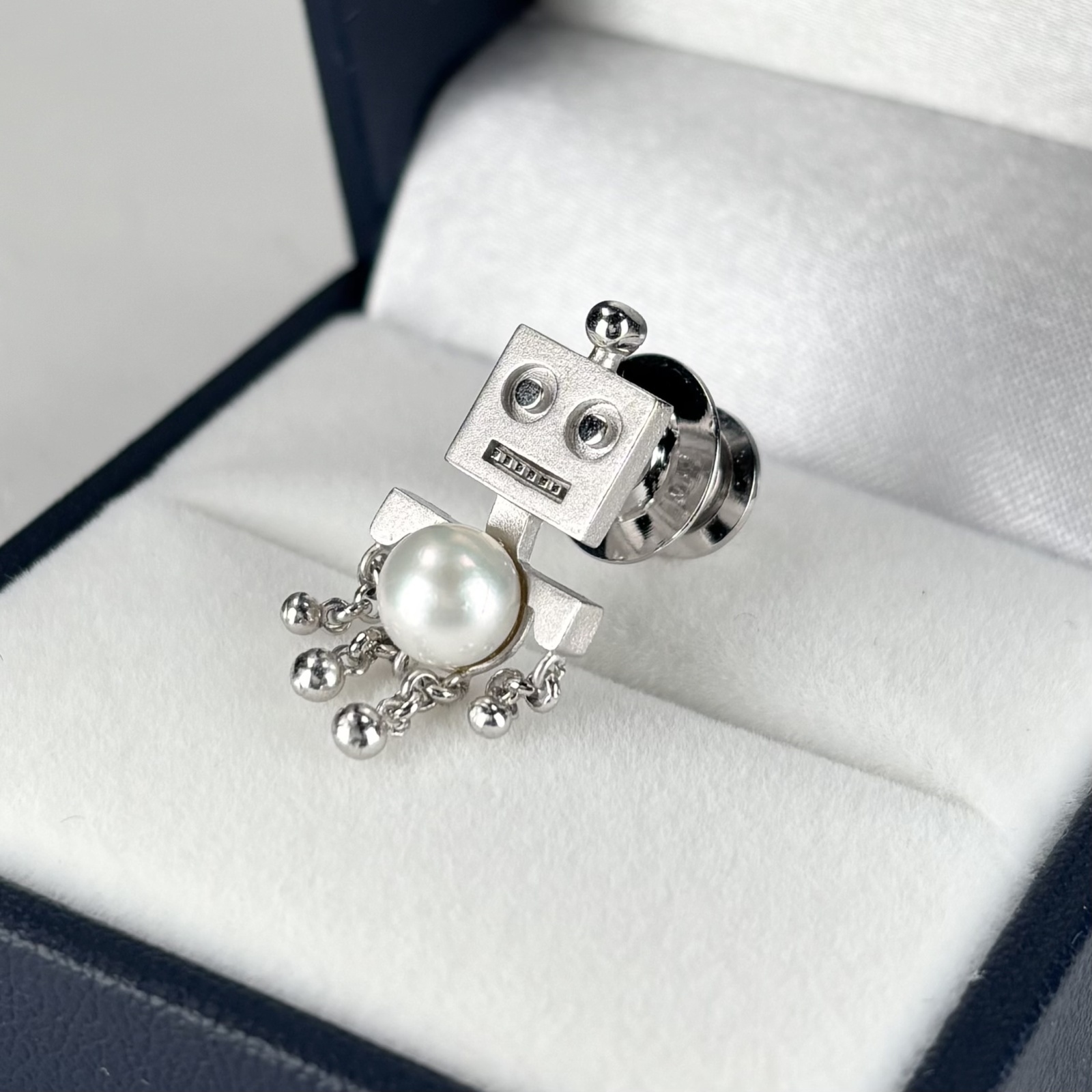 ≪1点物≫アコヤ真珠 ピンブローチ ロボットモチーフ 6-6.5mm ラウンド