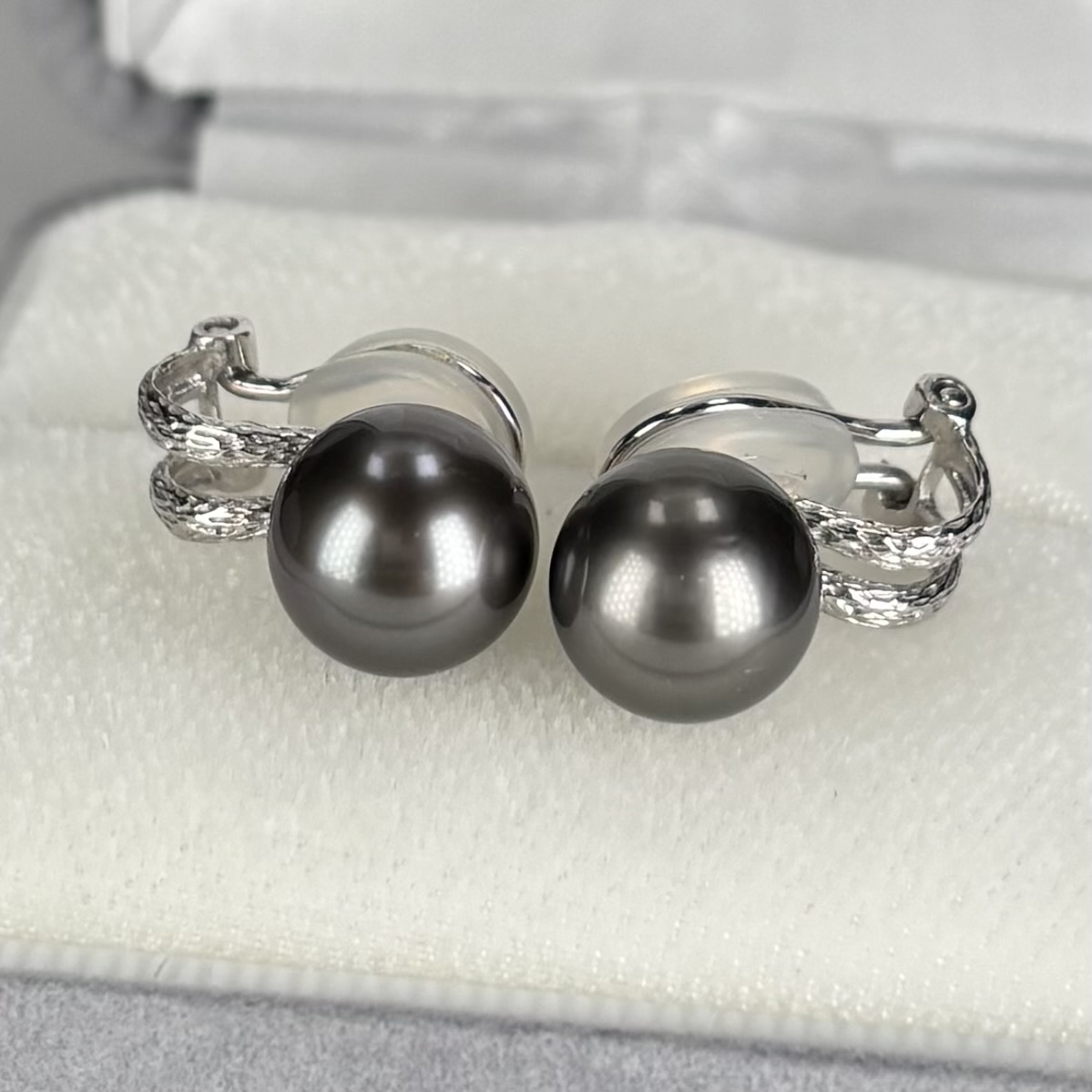 黒蝶真珠 パールイヤリング 9-9.5mm ラウンド K14WG タヒチ真珠 