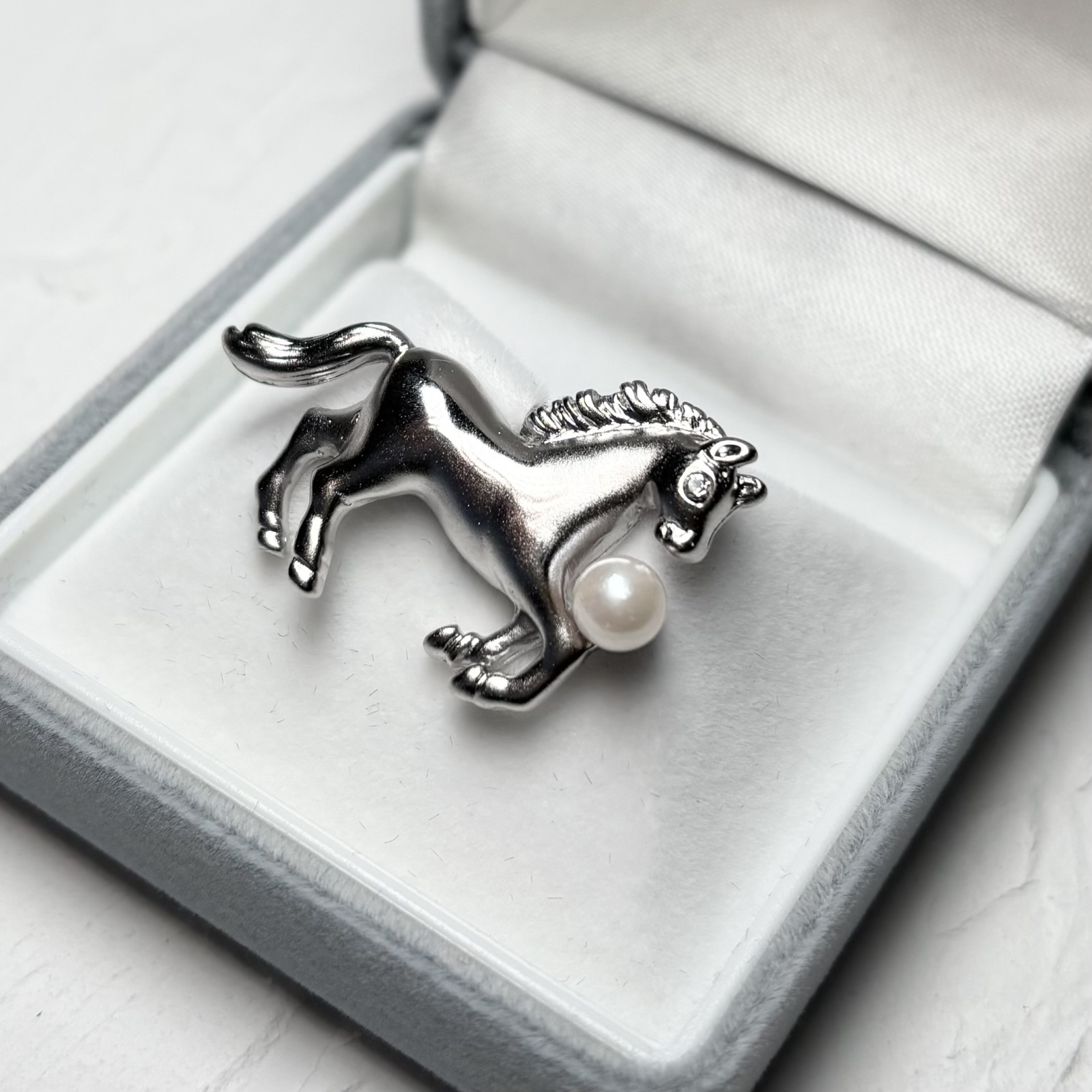 馬 アコヤ本真珠 ピンブローチ 4.5-5mm ギフト プレゼント 干支 ポスト