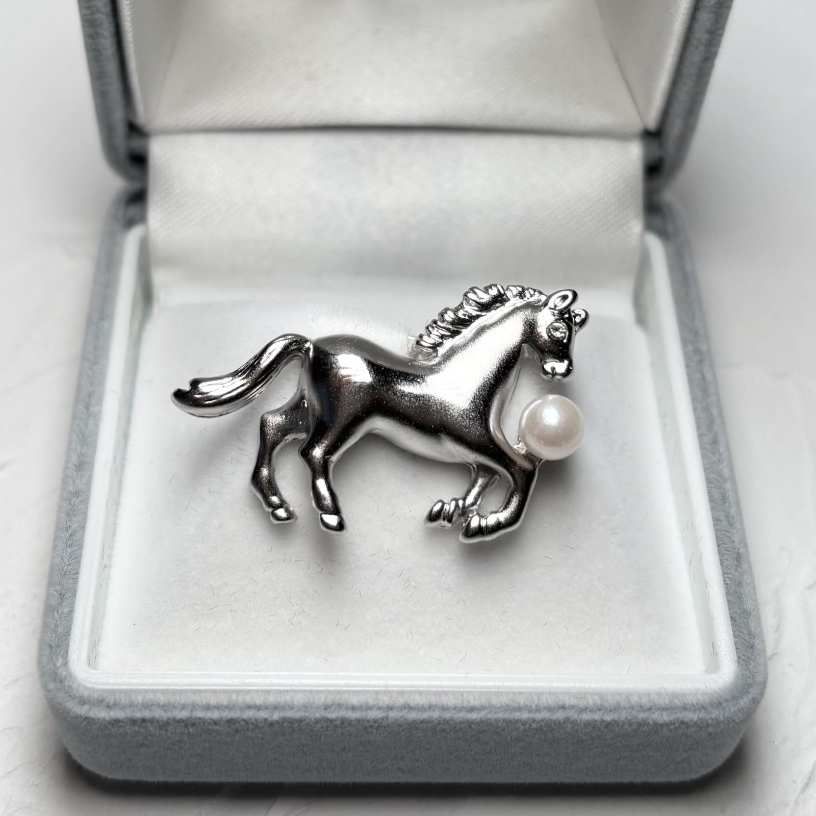 馬 アコヤ本真珠 ピンブローチ 4.5-5mm ギフト プレゼント 干支 ポスト