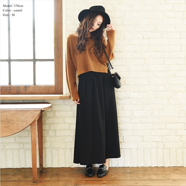 すっきりVネック サイドスリット入り クロップド丈ニット