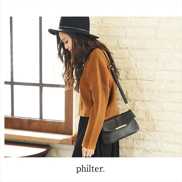 すっきりVネック サイドスリット入り クロップド丈ニット