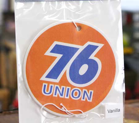 ユニオン76 芳香剤 車 エアフレッシュナー おしゃれ アメリカン かっこいい かわいい カー用品 アメリカン雑貨 UNION76 バニラの香り |  | 02