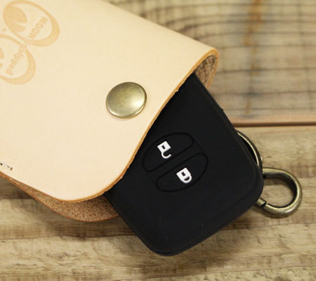 ムーンアイズ スマートキー ケース キーホルダー おしゃれ 革 アメリカン MOONEYES MOON Equipped スマートキーホルダー ブラック |  | 04