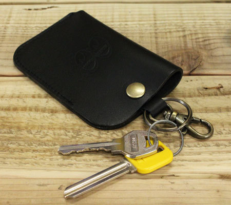 ムーンアイズ スマートキー ケース キーホルダー おしゃれ 革 アメリカン MOONEYES MOON Equipped スマートキーホルダー ブラック |  | 05