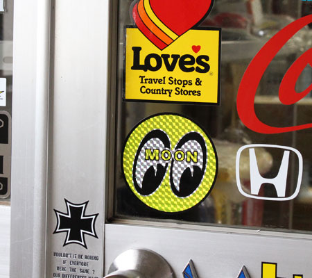 ムーンアイズ ステッカー 車 アメリカン おしゃれ バイク ヘルメット かっこいい ホットロッド MOONEYES プリズムーン 直径10cm |  | 03