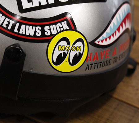 ムーンアイズ ステッカー 車 アメリカン おしゃれ バイク ヘルメット かっこいい アメ車 ホットロッド MOONEYES アイボール 直径約４cm |  | 03