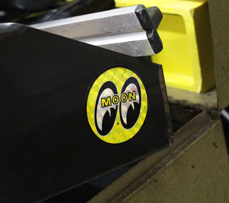 ムーンアイズ ステッカー 車 アメリカン おしゃれ バイク ヘルメット かっこいい ホットロッド MOONEYES プリズムーン 直径４cm |  | 03