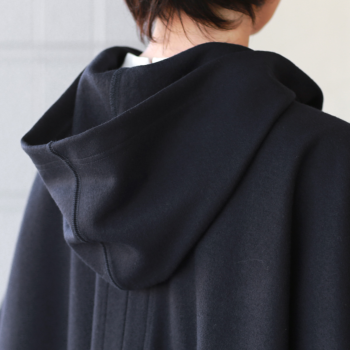 SI-HIRAI (スーヒライ) エアリーウール メルトン ポンチョコート