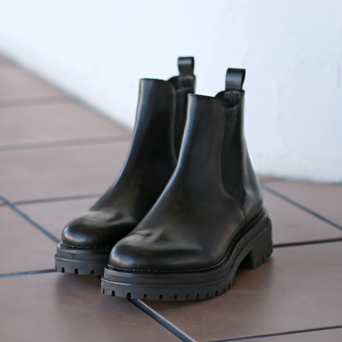 バッグ 靴 アクセサリー パンプス サンダル ミュール サボ グルカデザイン フラットミュール（日本製） 132404