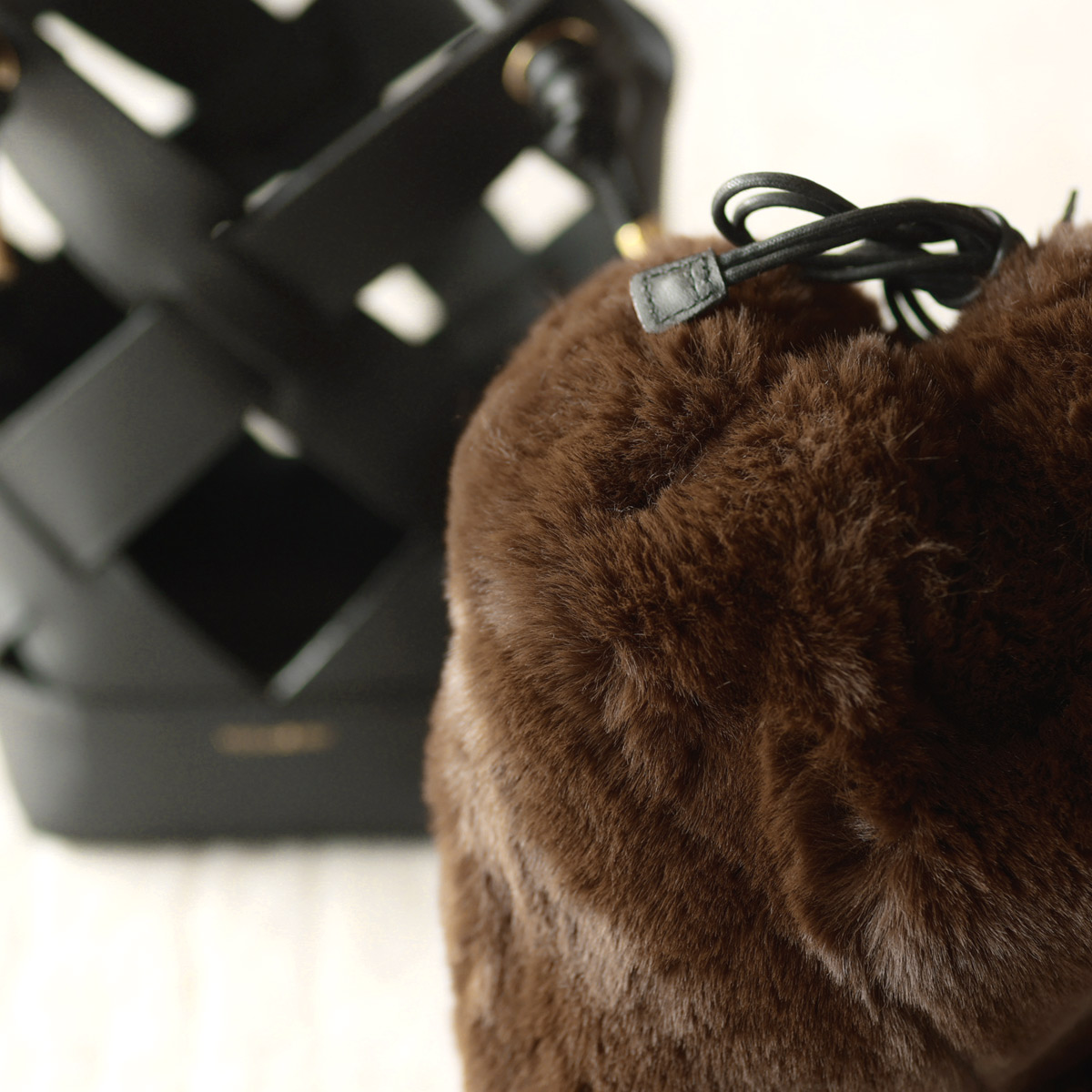 VIOLAd'ORO（ヴィオラドーロ） エコファー巾着付き レザーメッシュ