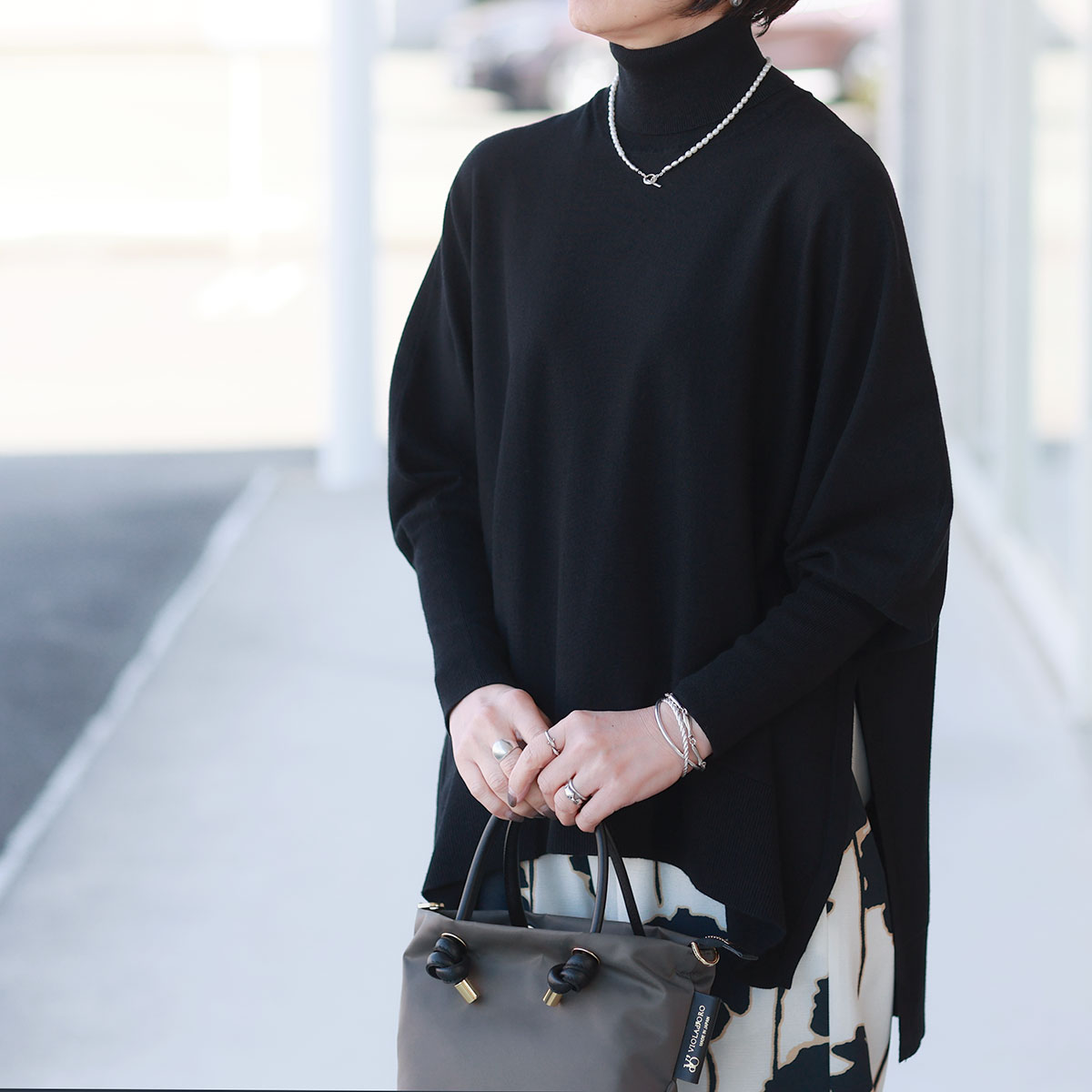 TOLNERA (トルネラ) ディープカフス＆ドレープドボディー