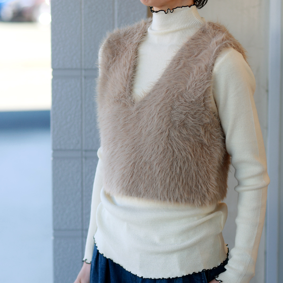 Dignite collier（ディニテコリエ） フェザー ニット ジレ : planino