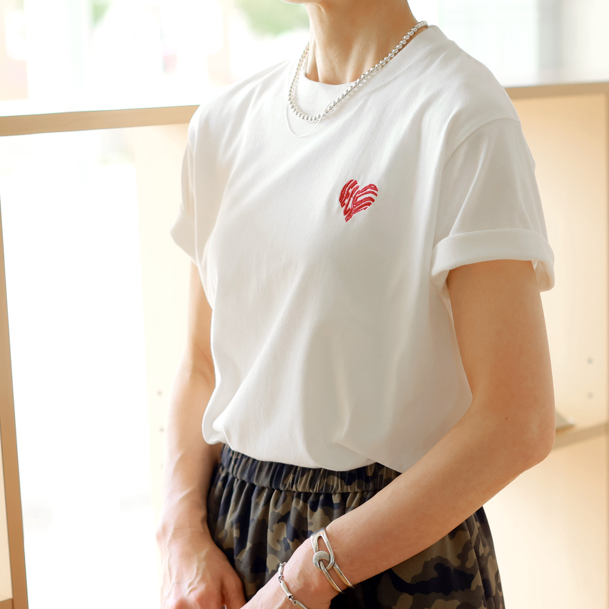 【 7/10 20:00〜！ SUMMER SALE 】AECA BLANC (アエカブラン)　ハートエンブロイダリー 　コンパクト見えTee