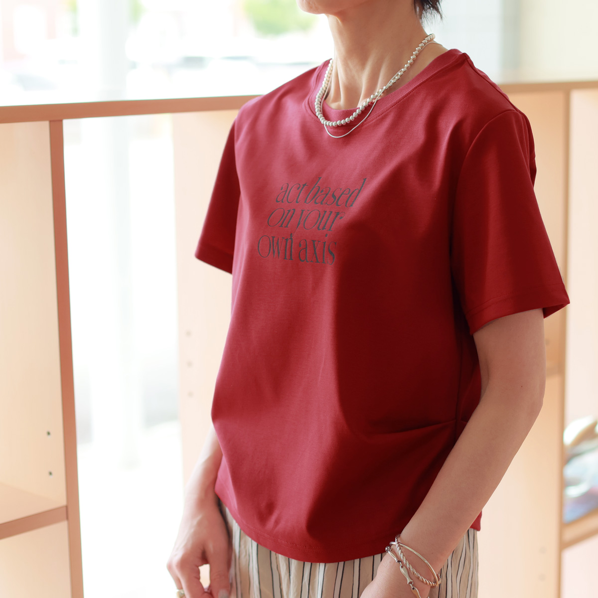 【 7/10 20:00〜！ SUMMER SALE 】Dignite collier (ディニテ・コリエ)　セミルーズリルエット　レタードTシャツ