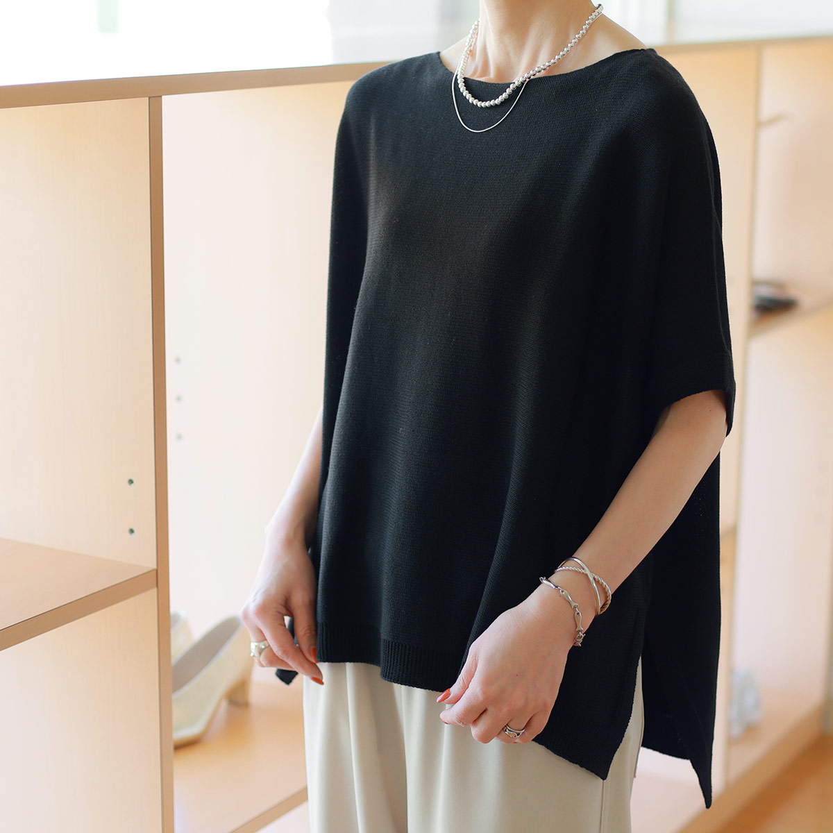 【 7/10 20:00〜！ SUMMER SALE 】TOLNERA (トルネラ)　サイドスリット＆ドレープ　エアリーニットトップス PRIORITY 【 7/10 20:00〜！ SUMMER SALE 】TOLNERA (トルネラ
