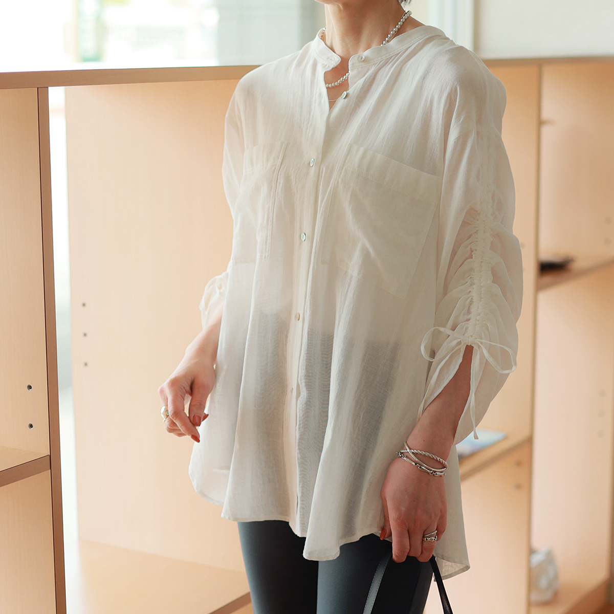 CHIGNON（シニヨン） コットン＆リネン バンドカラー＆シャーリング 