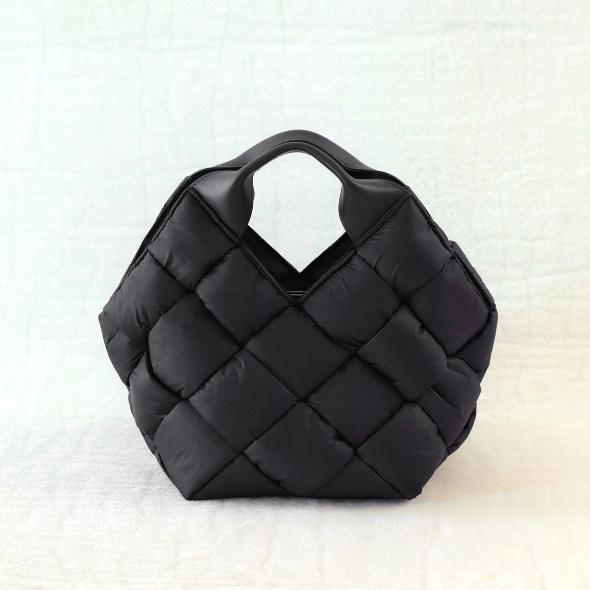 VIOLAd'ORO（ヴィオラドーロ） ナイロンパフメッシュ ハンドバッグ