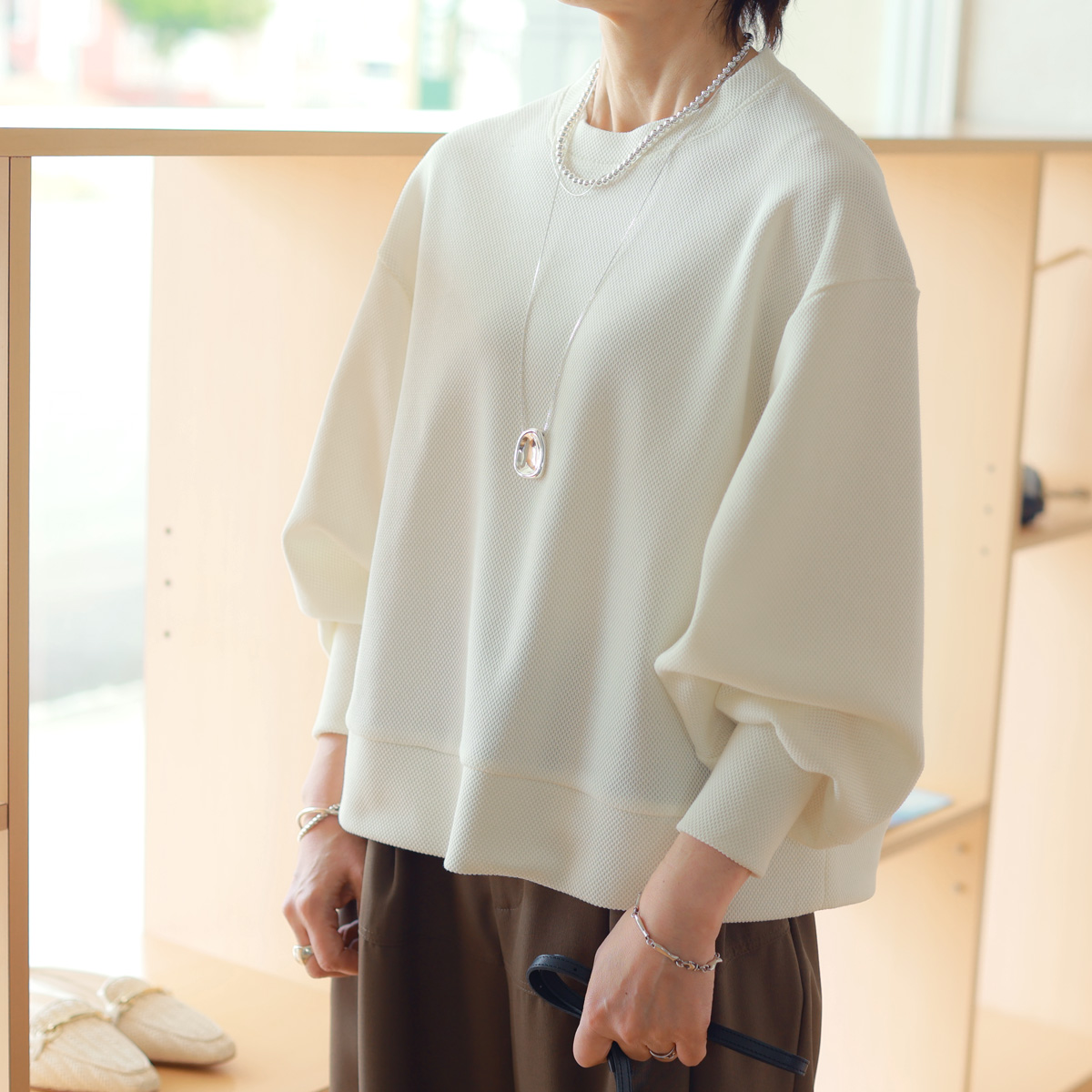 maisoncelon メゾンセロン オフショルダーのシルクブラウス off