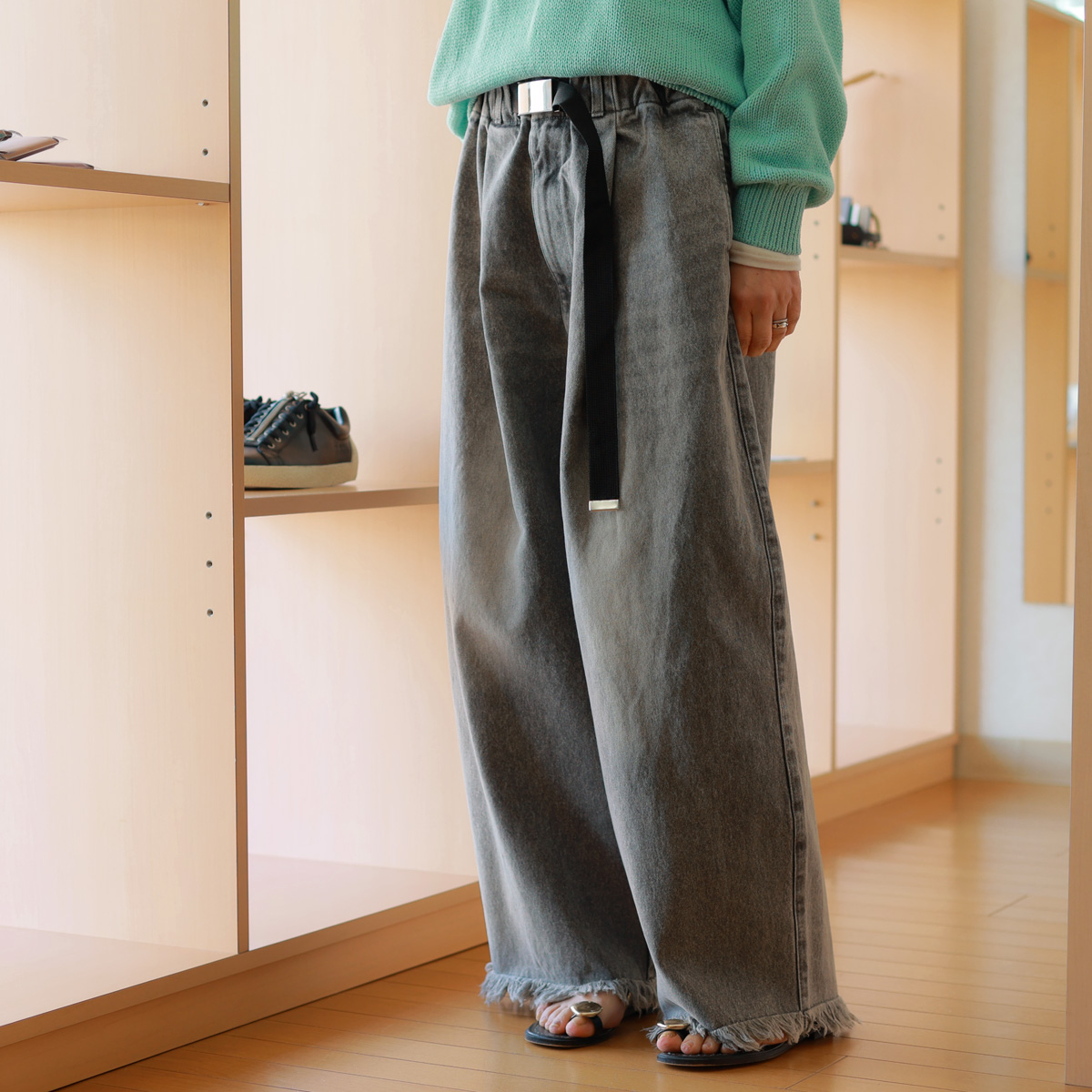 M53. ワイドデニムパンツ/ エムゴーサン/ブラック【新品•未使用】 M53. (エムゴーサン) リラックスデニム whith GIベルト : planino