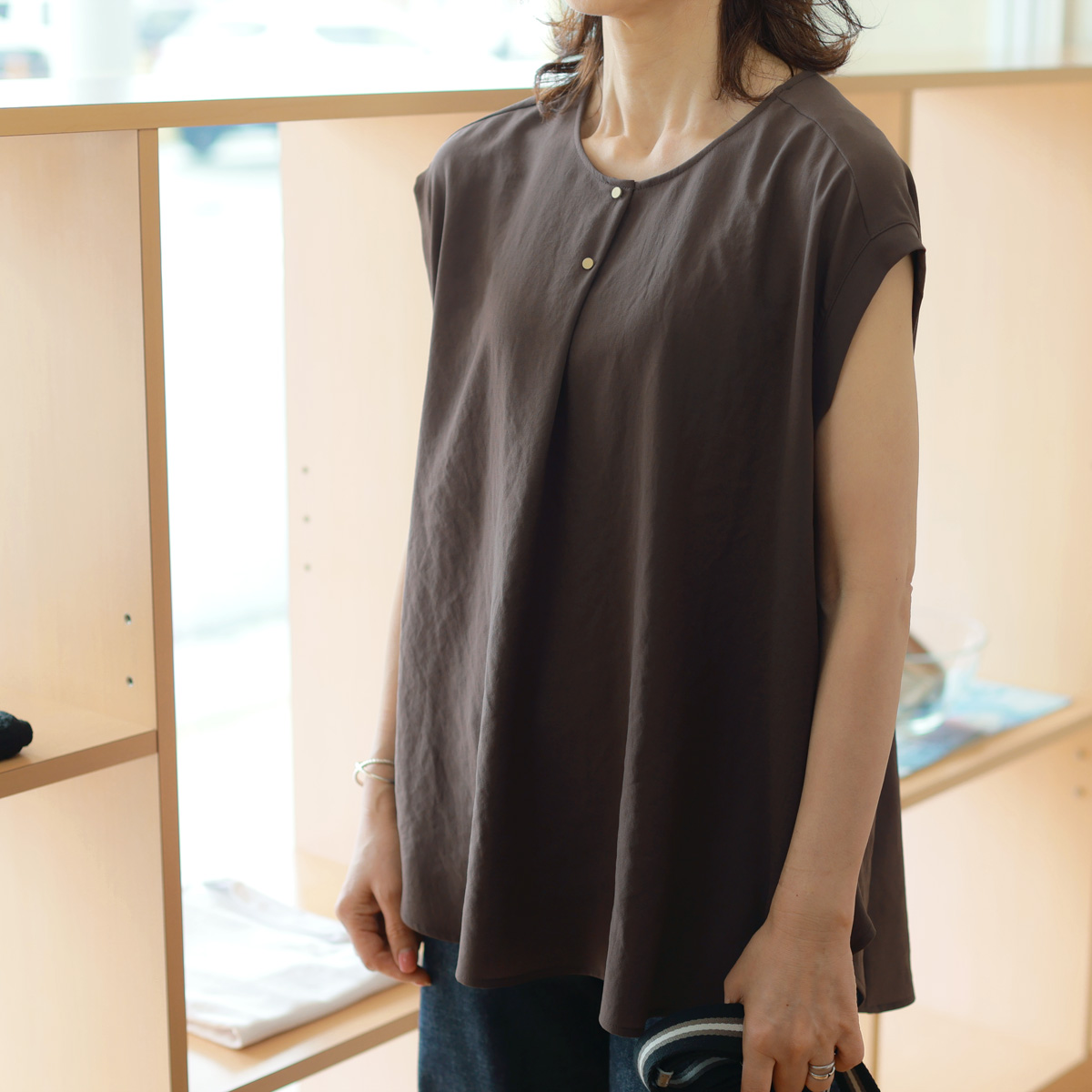 Dignite collier（ディニテコリエ） ボタン＆タックフロント フレンチ 