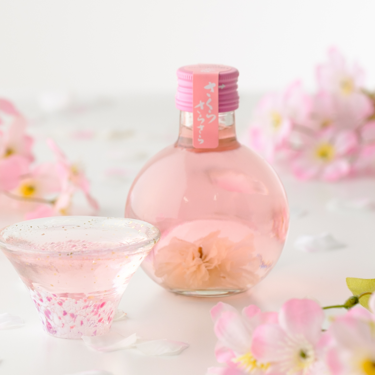 桜花入り リキュール さくらさらさら 丸瓶 箱入り 180ml