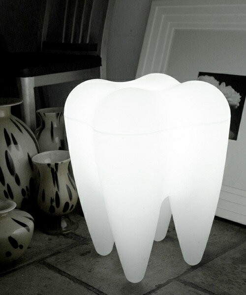Tooth Lamp トゥースランプ Propaganda プロパガンダ 歯 照明 間接照明 フロアライト スツール 腰掛け 歯科 歯の形 白  ホワイト :10003461:PLAY DESIGN PLAY 通販 