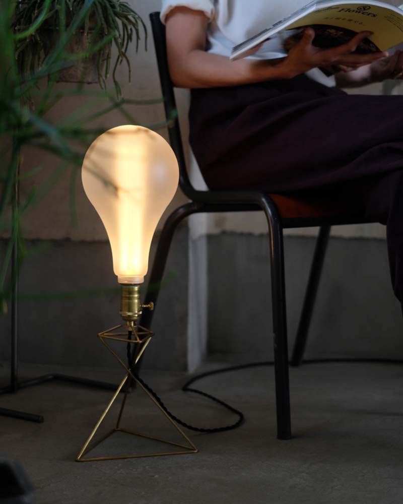 有田焼　白磁ランプ　陶舗一進堂　　　　　　　ライトスタンド　フロアライト 有田焼 白磁ランプ 陶舗一進堂 ライトスタンド フロアライト フロア