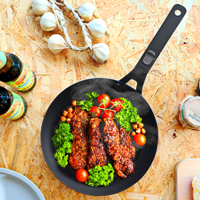 【LINEギフト用販売ページ】OXO OUTDOOR ハンドル取り外し可能 カーボンスチールフライパン 10in CARBON STEEL PANS WITH REMOVABLE HANDLE フライパン 26cm｜plywood