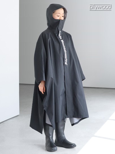 新品未使用　WHITE MOUNTAINEERING レインコート WHITE MOUNTAINEERING レインコート White Mountaineering