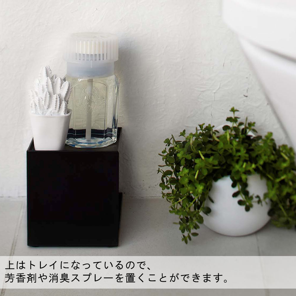 上はトレイになっているので、芳香剤や消臭スプレーを置くことができます。