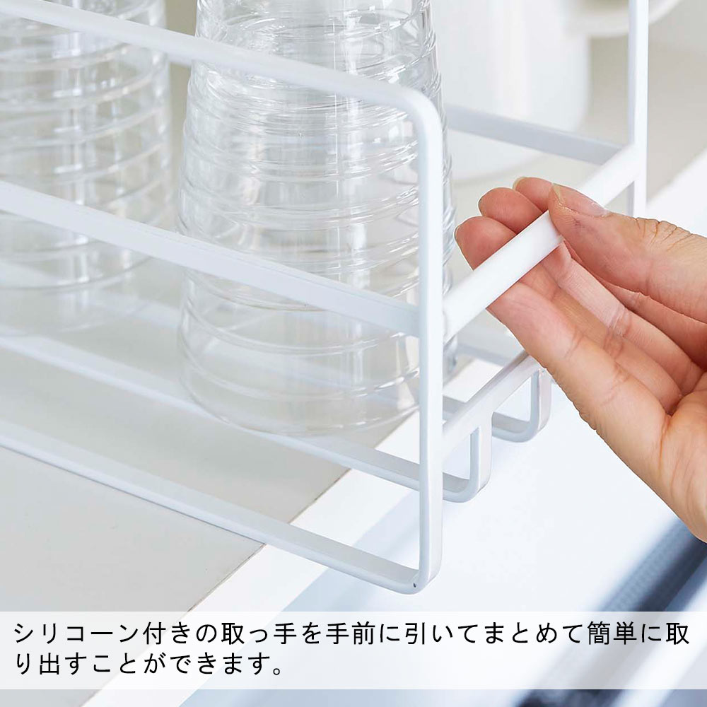 シリコーン付きの取っ手を手前に引いてまとめて簡単に取り出すことができます。