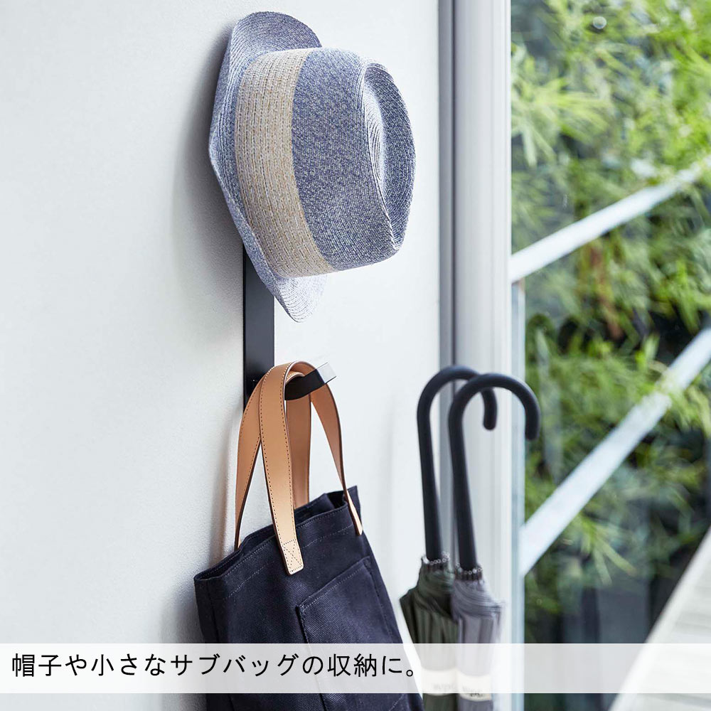 帽子や小さなサブバッグの収納に。