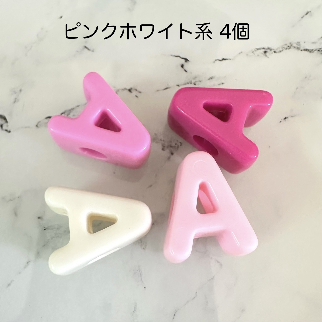 4個 アクリル 大穴 アルファベット ビーズ |  | 01