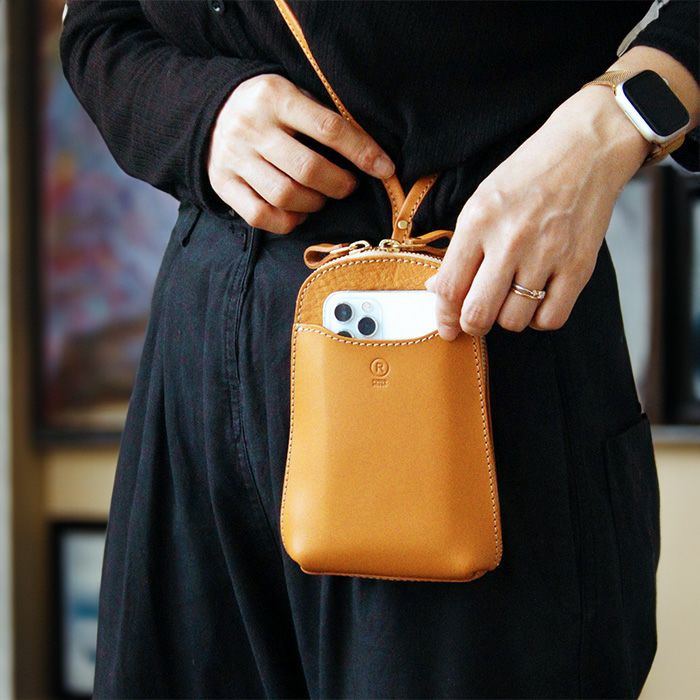 PORCO ROSSO（ポルコロッソ） 栃木レザー ポシェット スマホポーチ