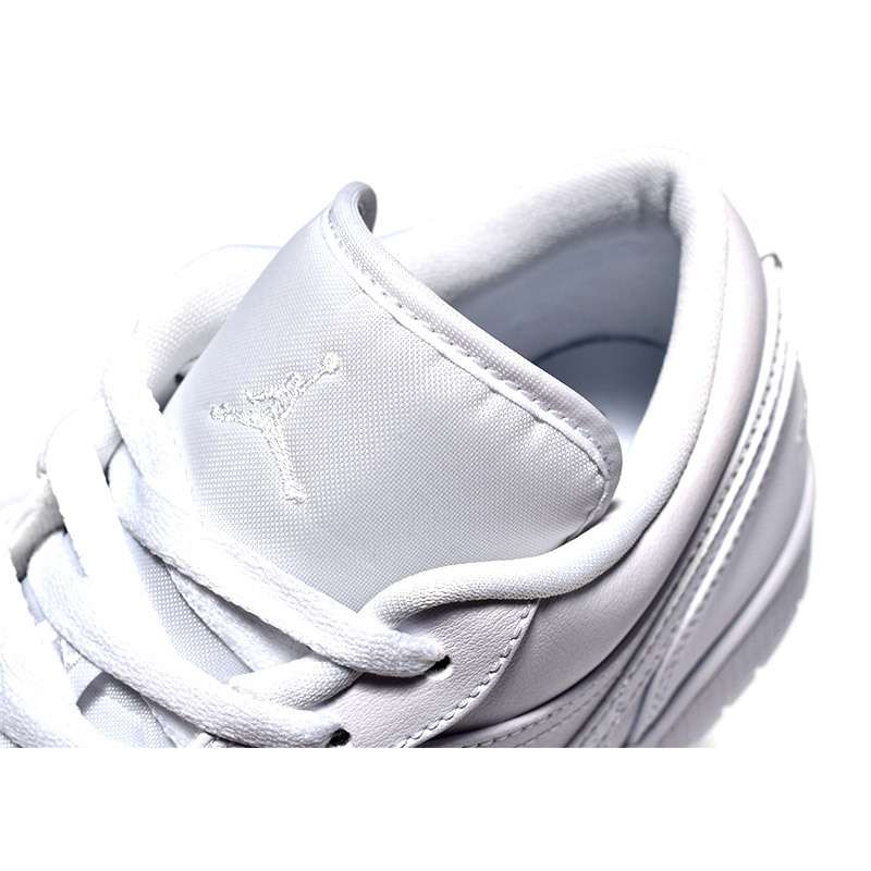NIKE WMNS AIR JORDAN 1 LOW “Triple WHITE” ナイキ ウィメンズ